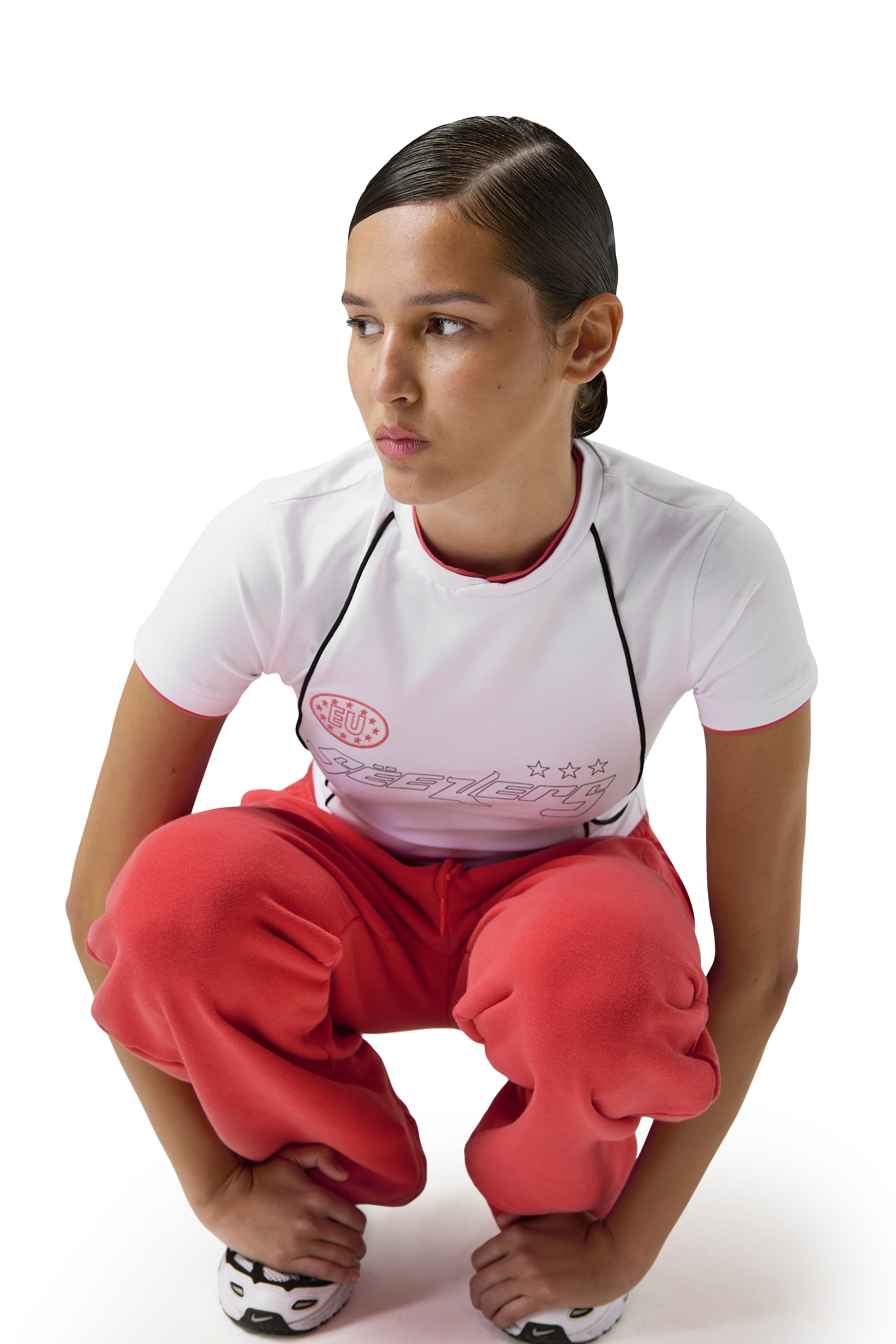 Model Scarlett is 5'8" and wears size S.